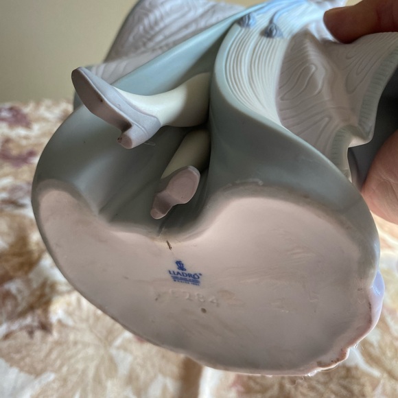 RETIRED 1998 ‘QUIONE LLADRO’ PORCELAIN FIGURINE-Item# 01016284 - Picture 10 of 15